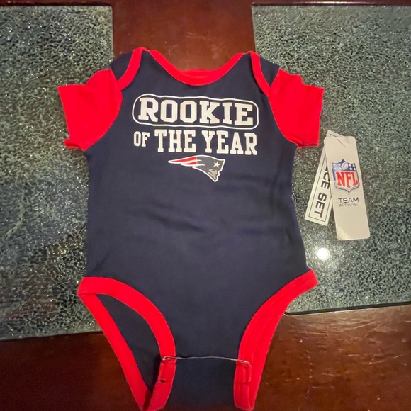 2 Packs New England Patriots Baby Bodysuit Set 0/3M NFL Team Apparel Red & Navy - Picture 2 of 10